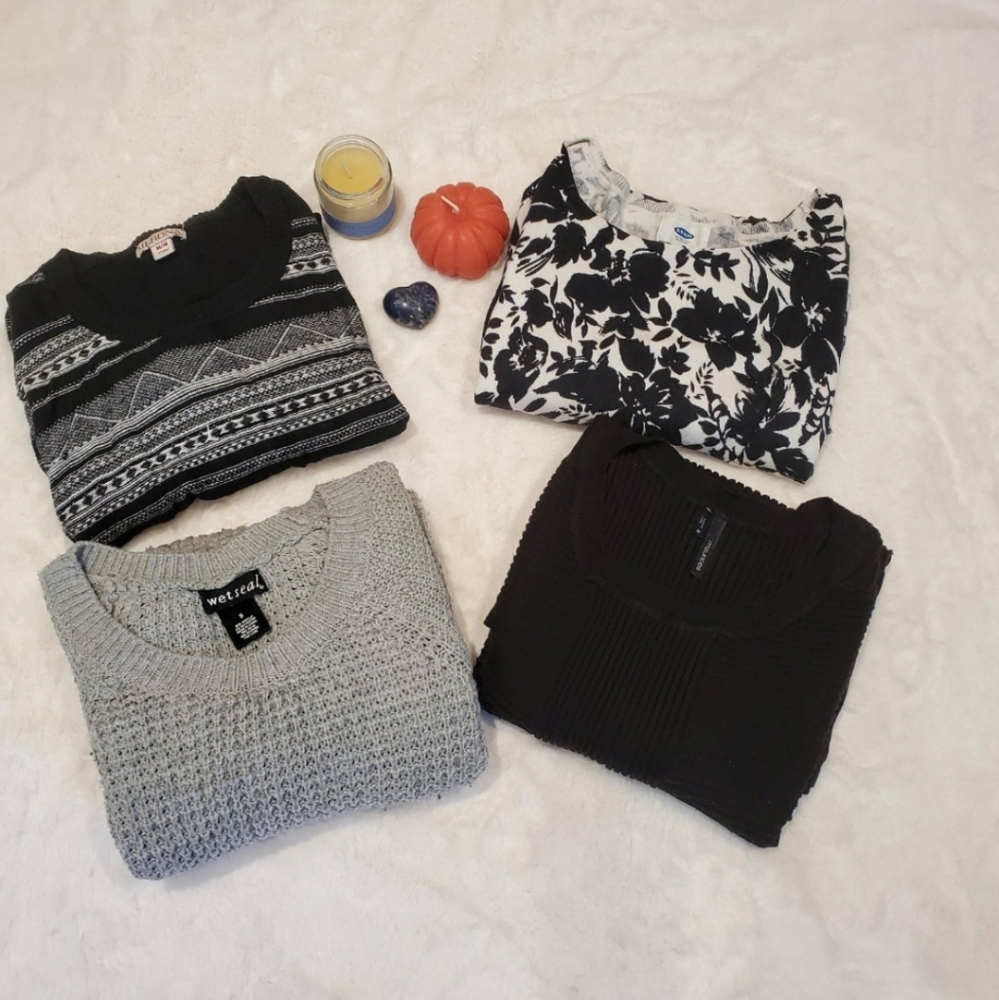 Bundle of Four Women's Old Navy Pullover Sweaters